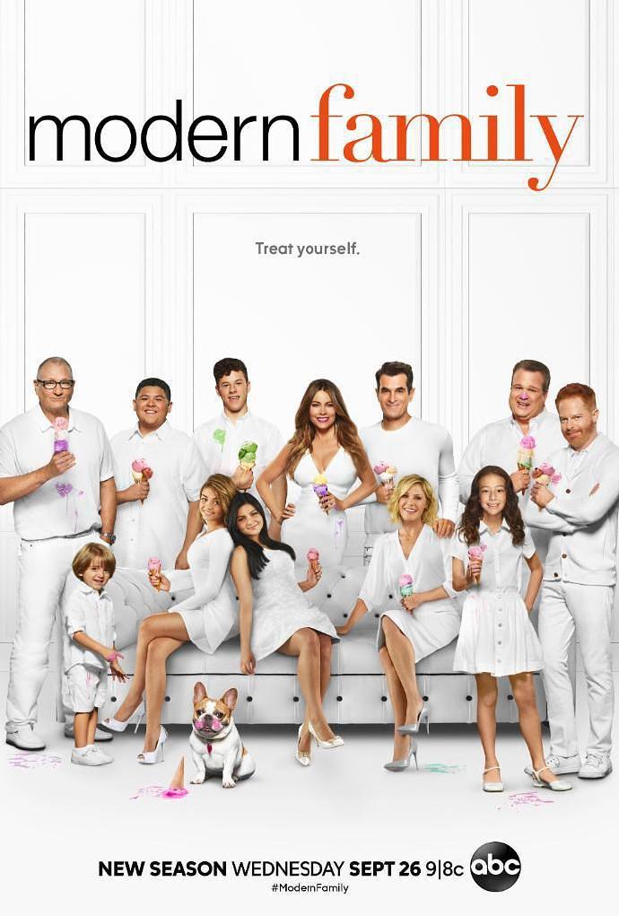 Modern Family Season 10海报